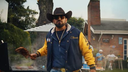 The Recruiter is back for Modelo