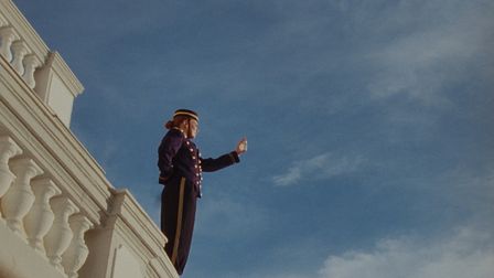 Moëhr than a bellhop
