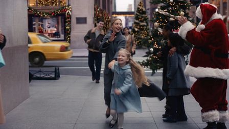 Amanda Seyfried celebrates Christmas at Tiffany's