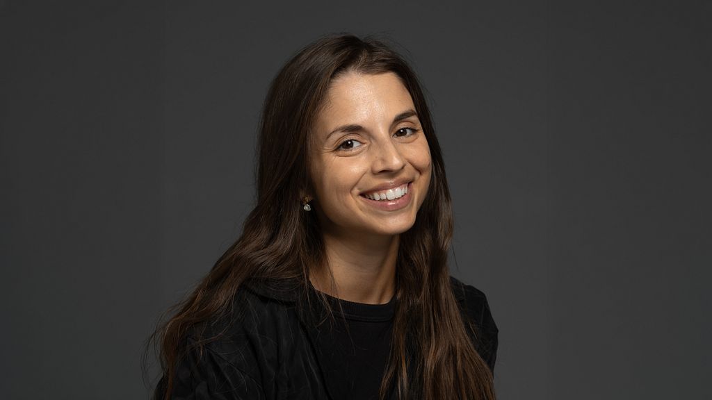 Tomorrow signs Jessie Zinn