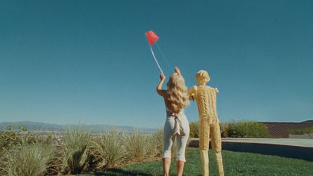 Sabrina Carpenter pops her chérie