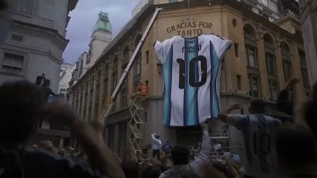 Fanatics' passionate tribute to Messi