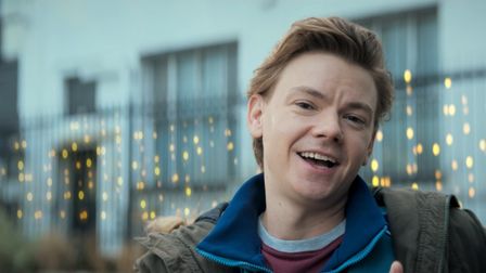 Thomas Brodie-Sangster is in love (actually) with the Google Pixel 10