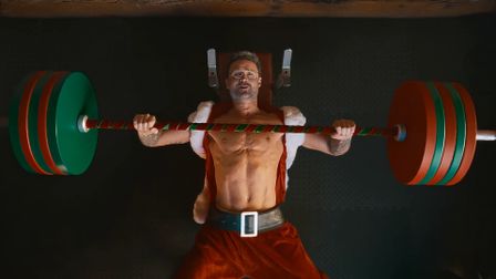 ​Dylan Efron stars in playful Yahoo holiday campaign​