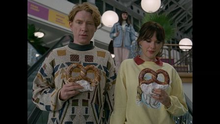 Taylor Swift gets a little help from her friends