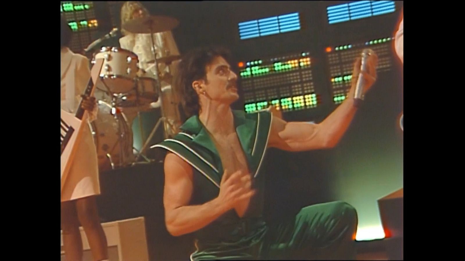 Spike Jonze, Ben Stiller and Benson Boone flip on the Super Bowl for Instacart