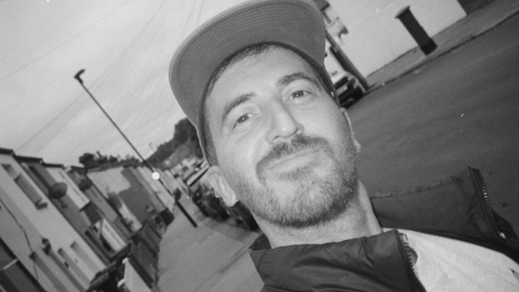 Starling signs director Slim Jim