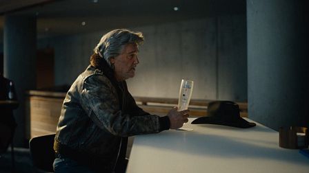 Michelob's skiing instructor is kinda Kurt