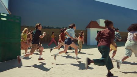 Netflix ta-dumps viewers into its house