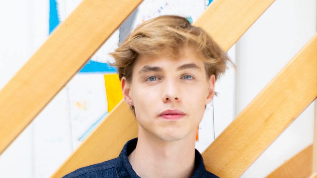 Hamlet signs Jasper de Maeseneer