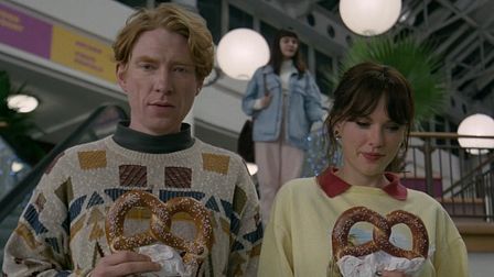 Taylor Swift gets a little help from her friends