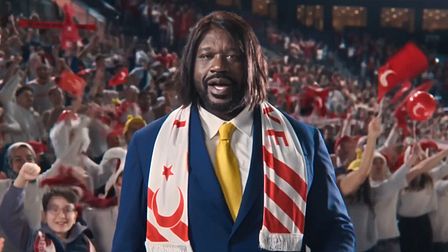 Turkcell gives Shaquille O’Neal a hair transplant